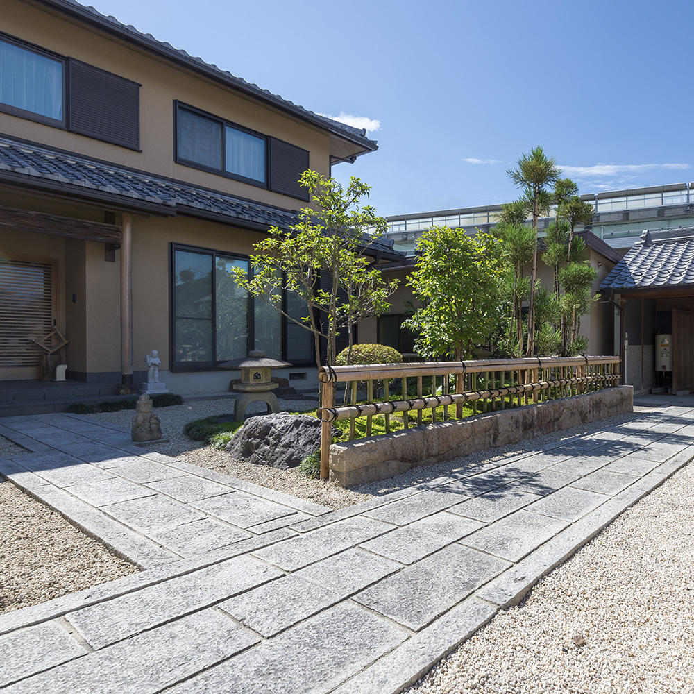 御影板石 白 五面ノミギリ仕上げ | 造園資材館