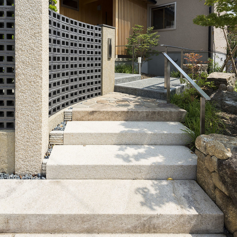 御影階段石 錆 五面ビシャン仕上げ | 造園資材館