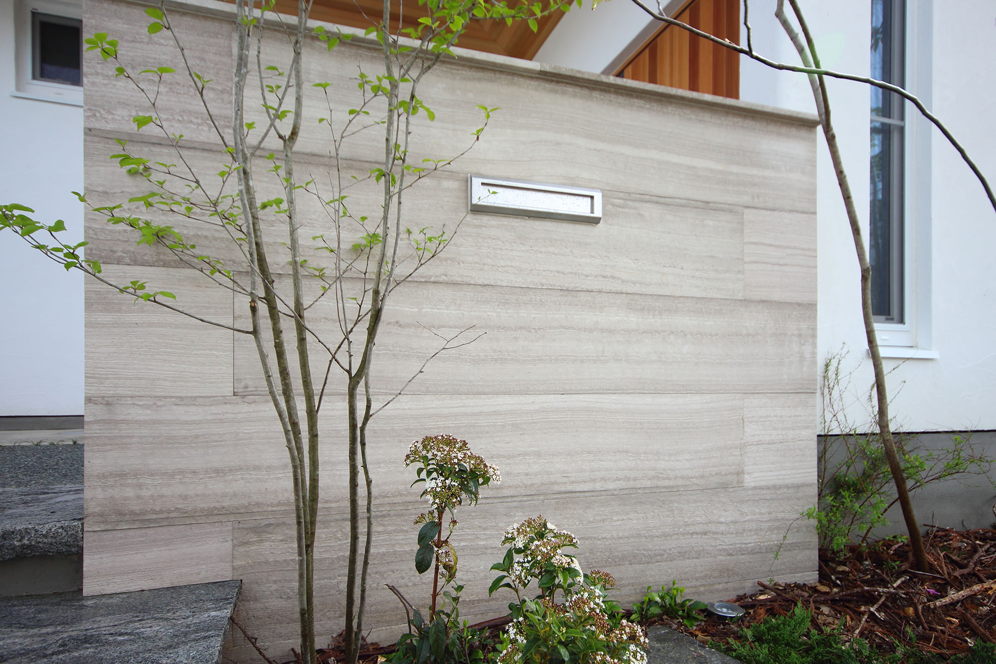 ライムストーン ホワイトウッド ストライプ | 造園資材館