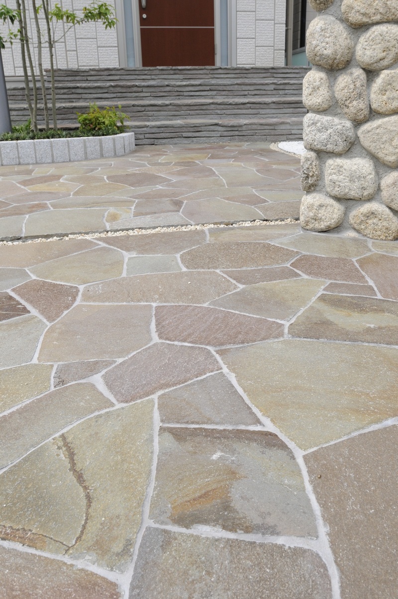 ジャワストーン乱形 ミックス | 造園資材館