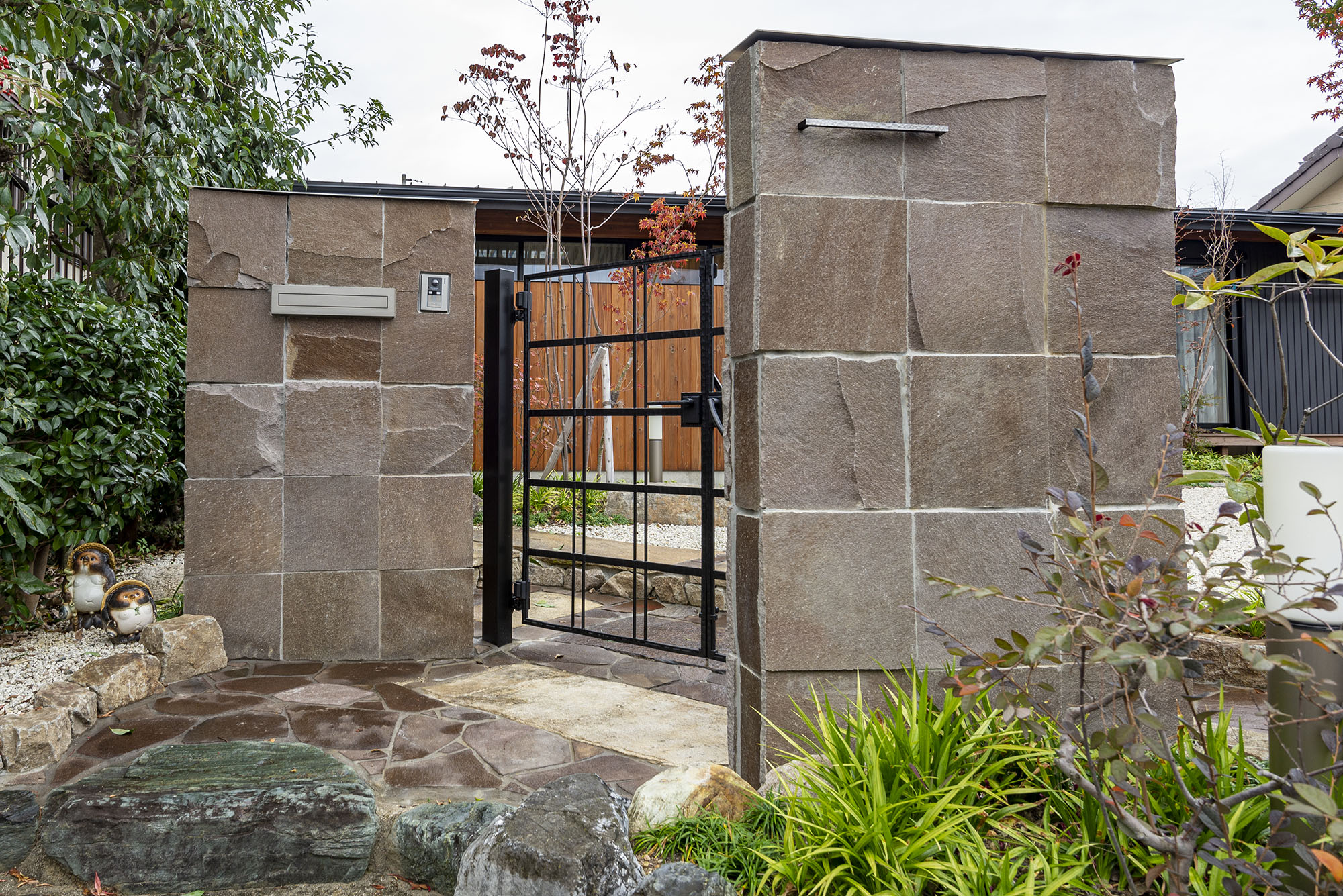 ジャワストーン方形 手割 | 造園資材館