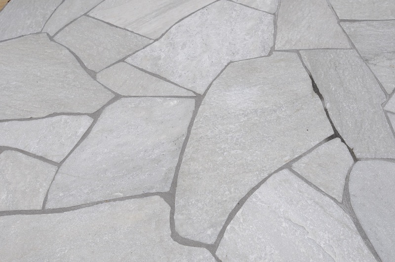 クォーツストーン 乱形 ホワイト | 造園資材館