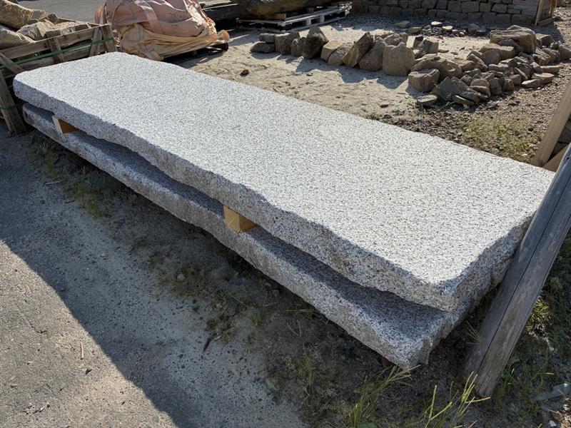 藤岡みかげ　板材　天端バーナー　小口割肌 | 造園資材館