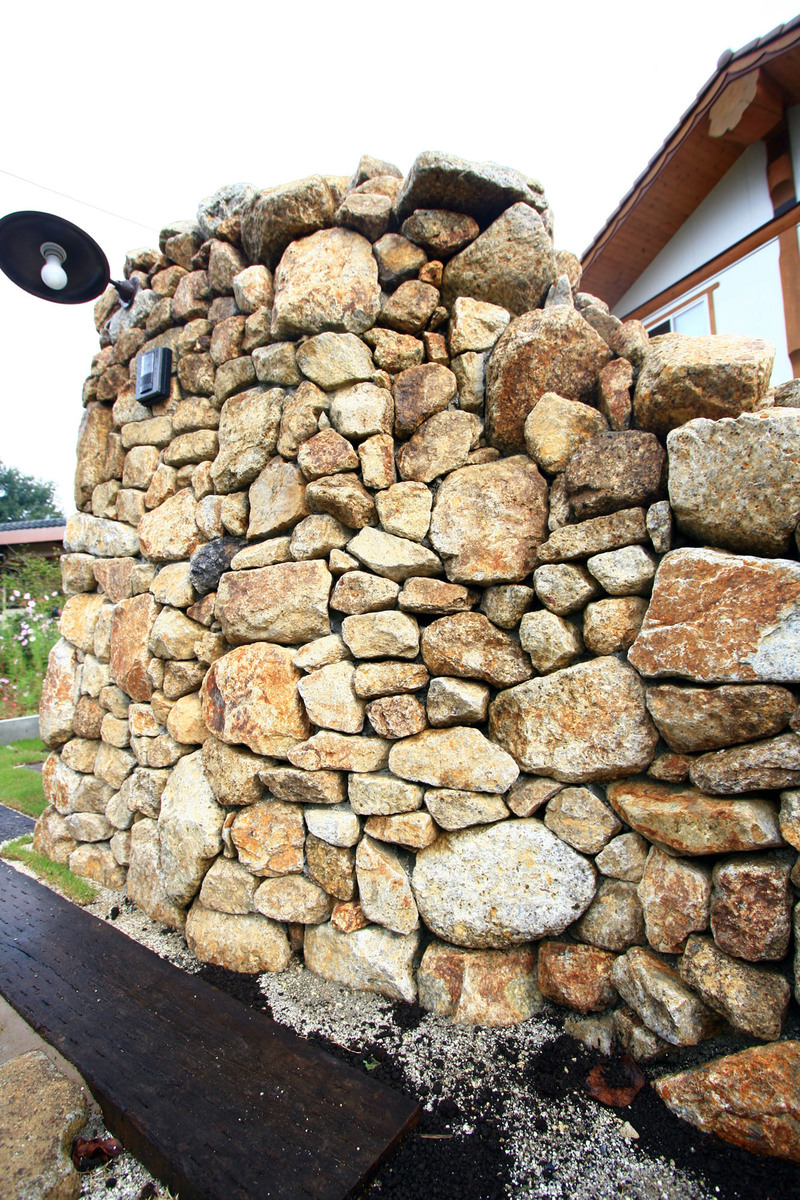 滋賀産　甲賀石　12石　庭石　鑑賞石 石　石材　庭　坪庭 滋賀産 甲賀石 12石 庭石 鑑賞石 石 石材 庭 坪庭